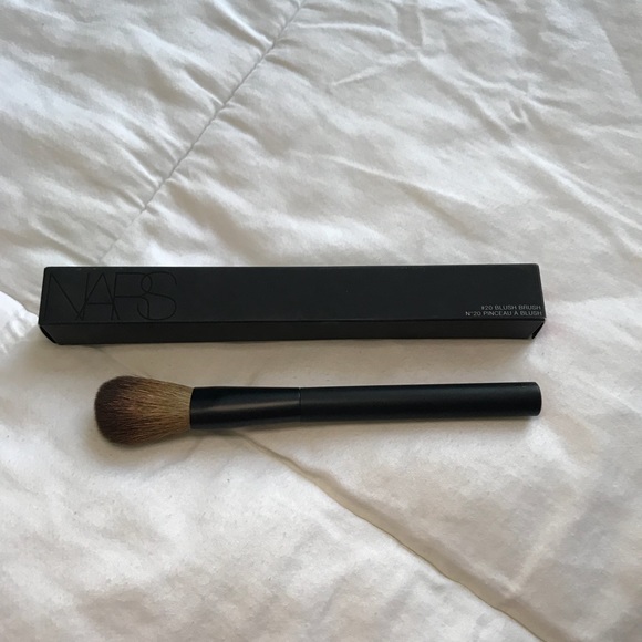 nars blush brush
